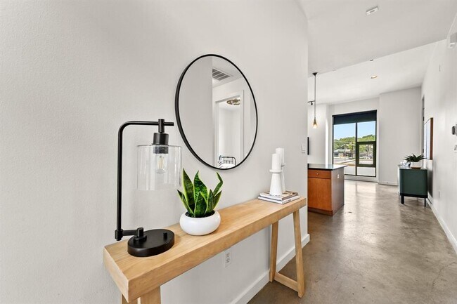 Building Photo - 2525 S Lamar Blvd