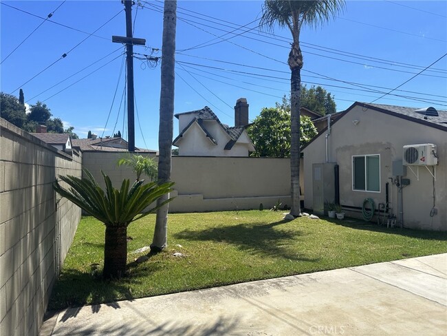 Building Photo - 162 N Barranca Ave