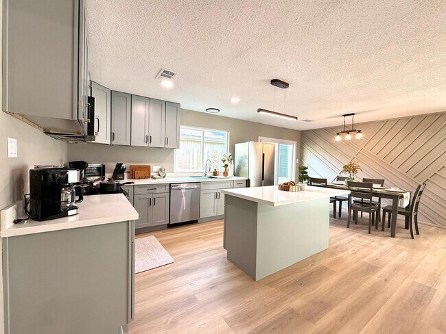 Building Photo - 6310 Briar Terrace Dr