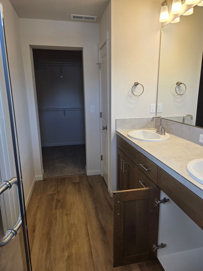 Building Photo - Brand New 3 bdrm 2 1/2 bath townhouse