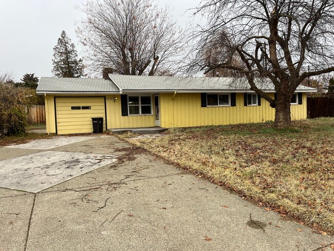 Building Photo - 3 bedroom house off of 40th Ave, Yakima