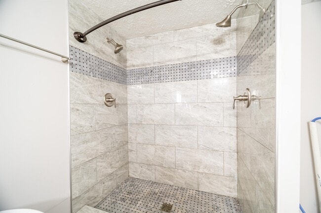 Building Photo - 465 Brehl Ave