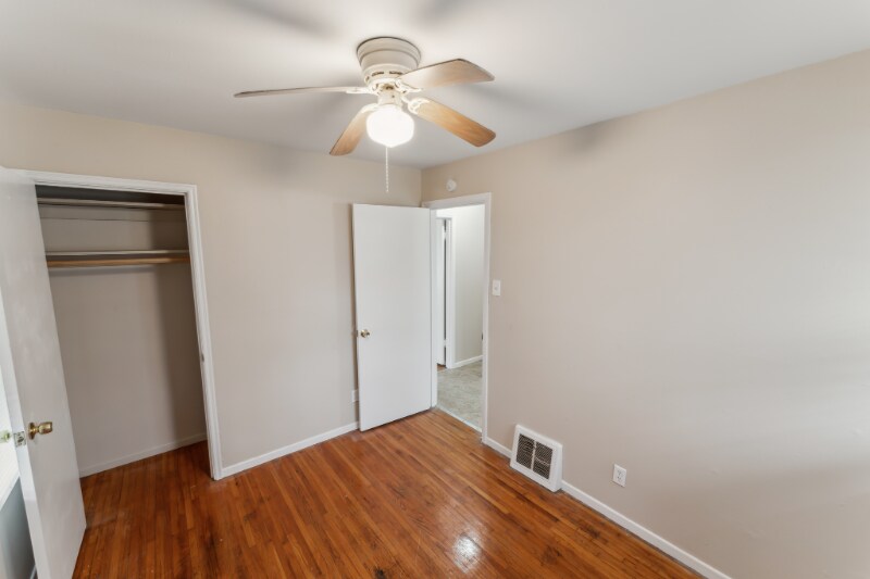 Building Photo - 10409 Renfrew Dr
