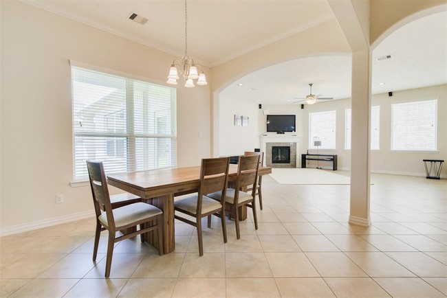 Building Photo - 24918 Azalea Ranch Dr