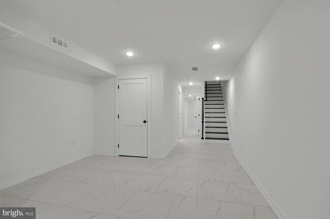 Building Photo - 2670 Braddock St