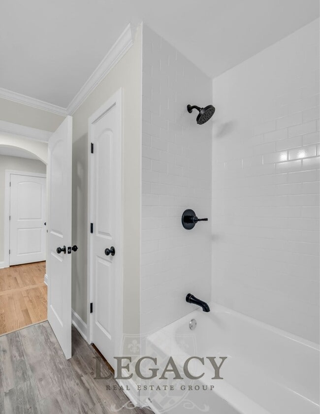 Building Photo - 719 Woodmere Dr