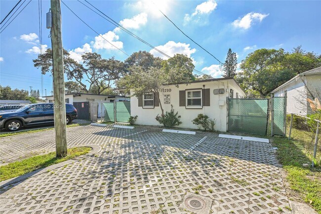 Building Photo - 1710 NW 9th St