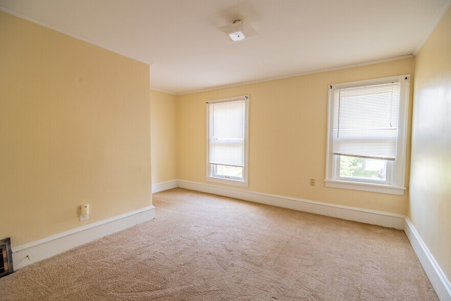 Building Photo - 541 Bowen St