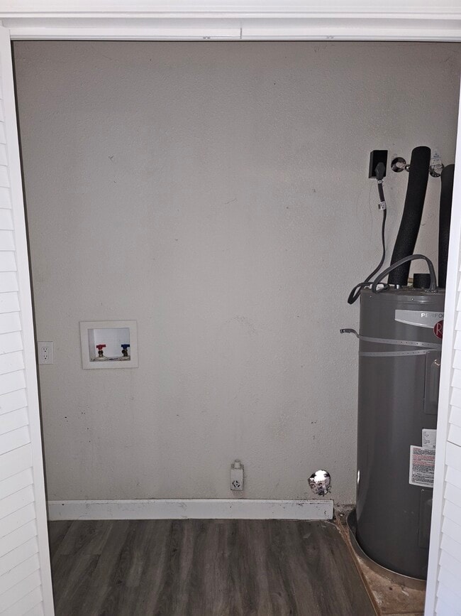 Building Photo - 120 Antionette Ln