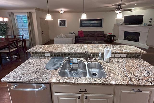 Building Photo - 4252 Riverview Dr