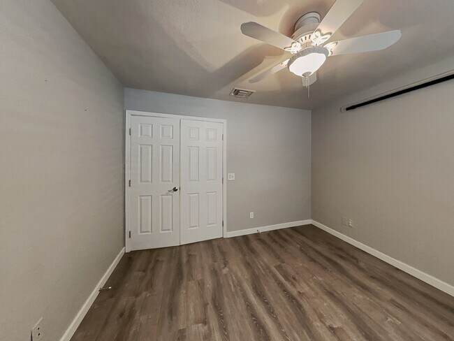 Building Photo - 4825 W Bluebell Way