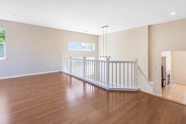 Building Photo - Gorgeous 4 Bedroom with SOLAR in Shadow Lakes!