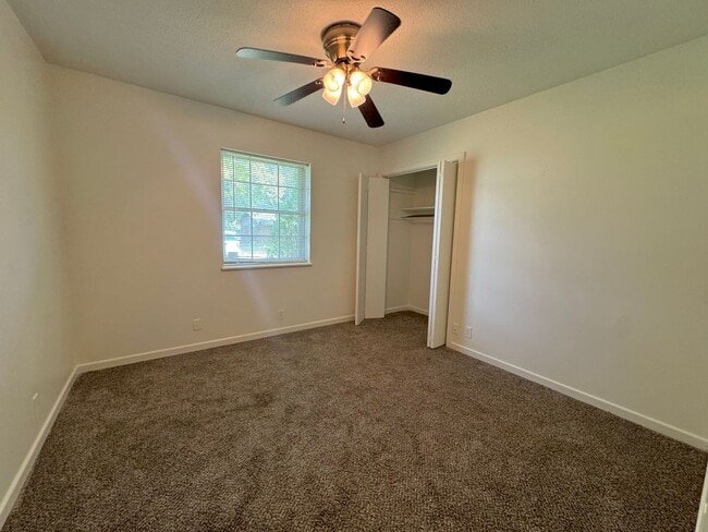 Building Photo - Available Now! For Rent – Charming 3BR/2BA Home in Pleasant Grove School District