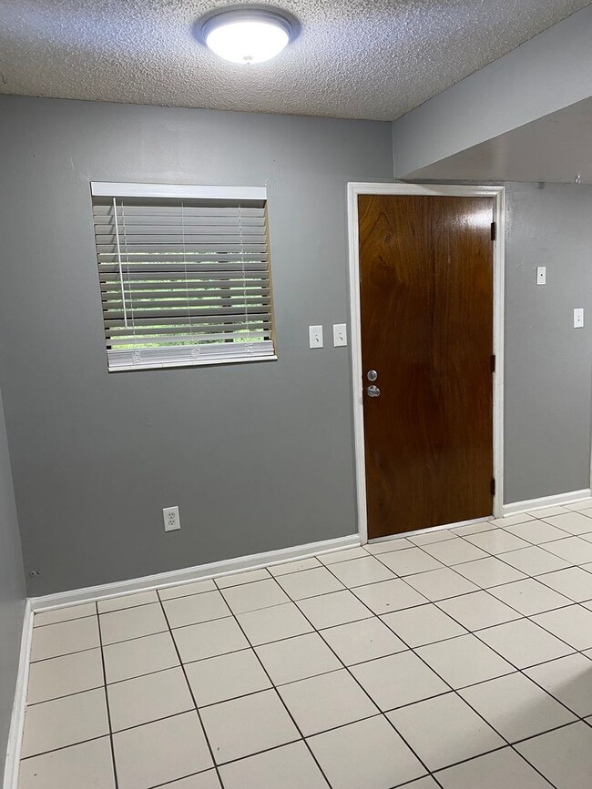 Building Photo - Botany Townhomes