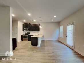 Building Photo - 10170 Benton Woods Dr