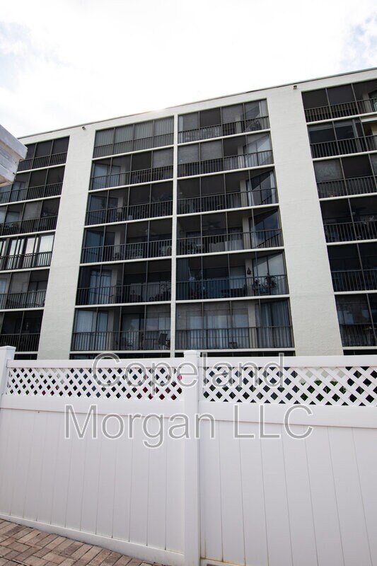 Building Photo - 1000 Cove Cay Dr