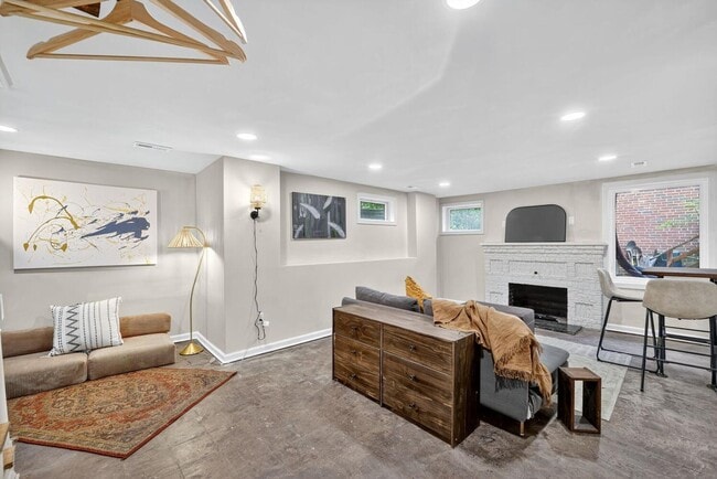 Building Photo - Boho Retreat in the Heart of Cheverly