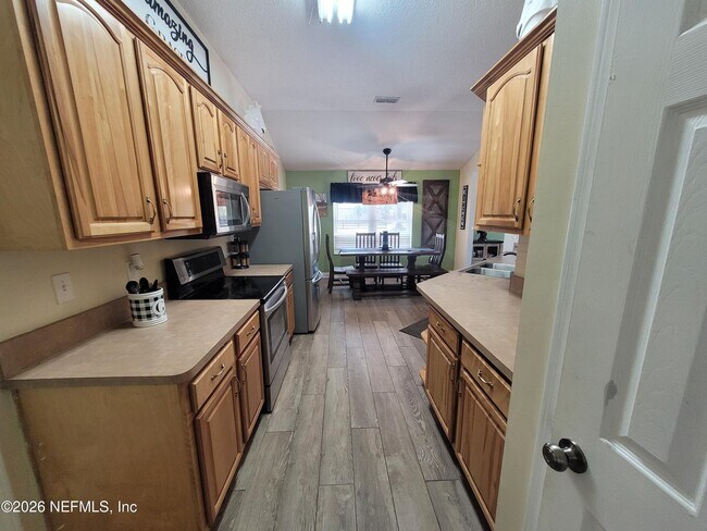 Building Photo - 906 County Rd 217