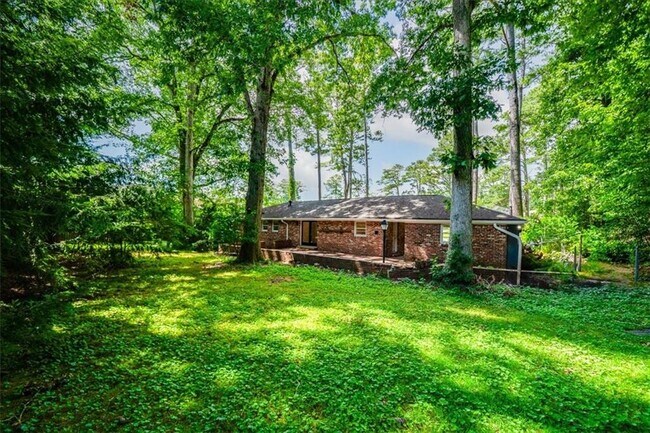 Building Photo - 2038 S Akin Dr