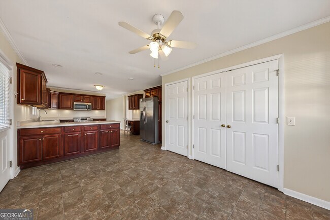 Building Photo - 741 East Ave