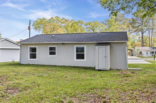 Building Photo - 1831 Catalina Dr