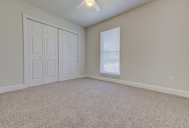 Building Photo - 1711 Cricket Hollow Dr