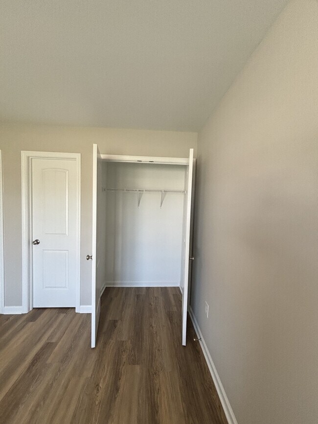 Building Photo - 102 Bradfield Cir