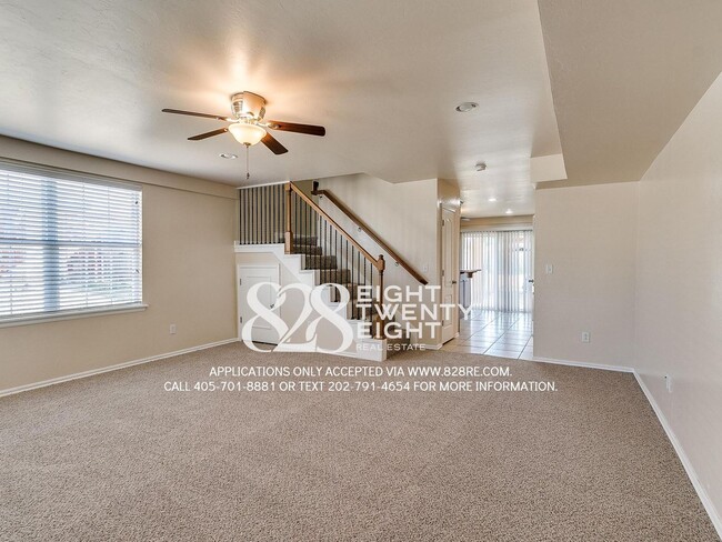 Building Photo - Spacious 2 Bed/1.5 Bath Norman Townhome Du...