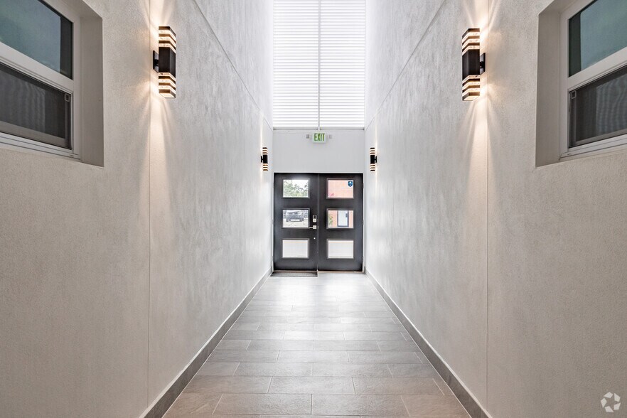 Building Entry - 5:30 O Clock-Brand New Luxury Apartments