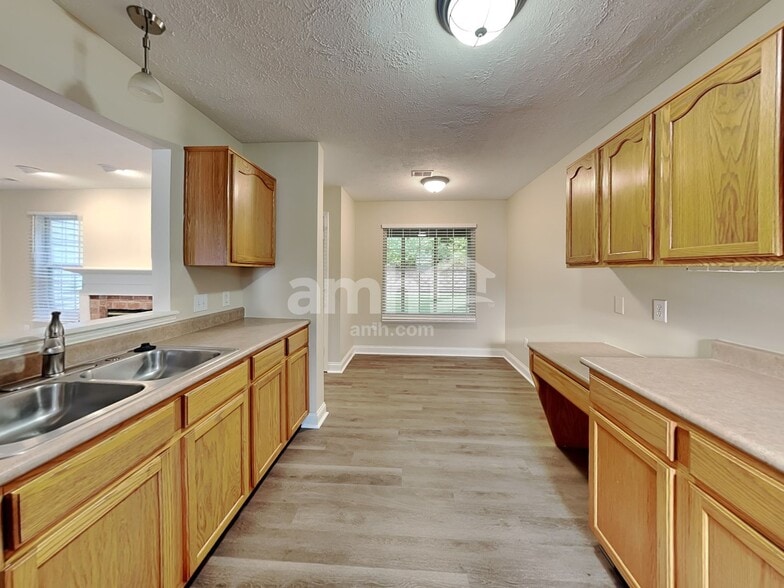 Building Photo - 18097 Kinder Oak Dr