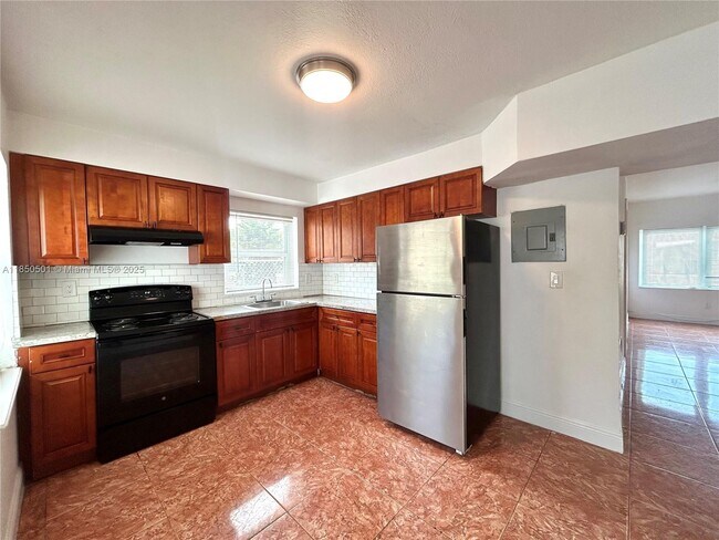 Building Photo - 110 NE 56th St