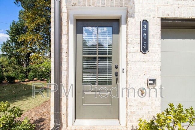 Building Photo - 205 Firefly Cir