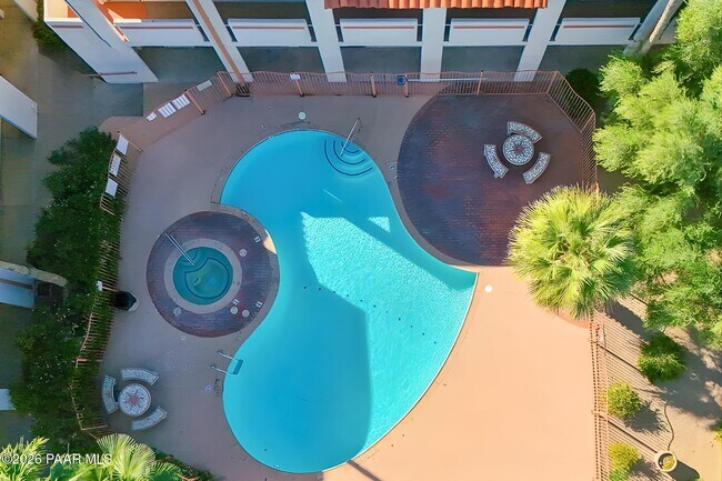 Building Photo - 455 W Kelso St