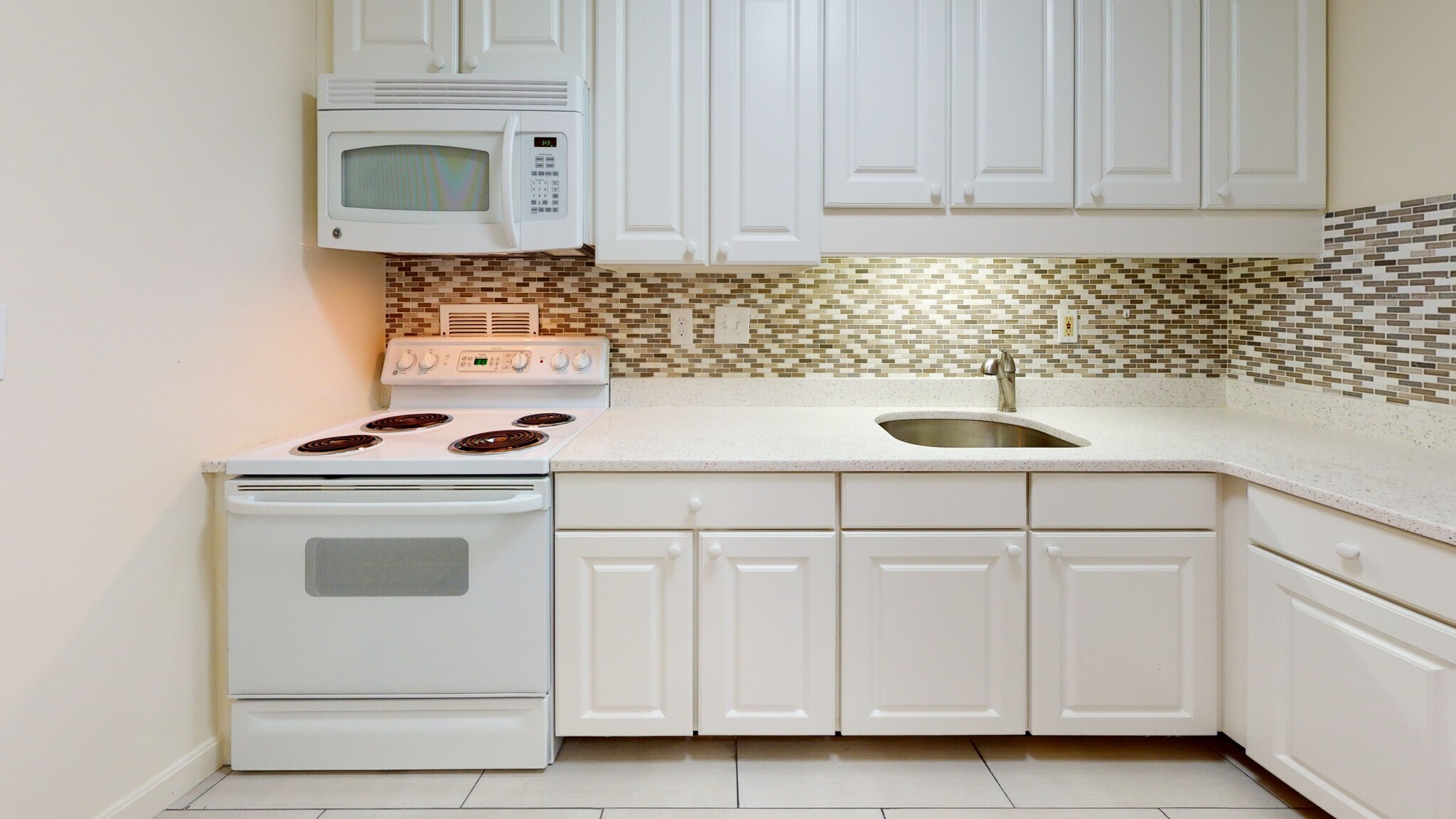 Building Photo - 75 Monmouth St