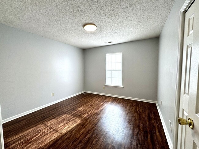 Building Photo - Gorgeous Duplex! Completely Remodeled!