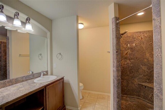 Building Photo - Spacious 4 Bed | 2 Bath | Large backyard | Bixby