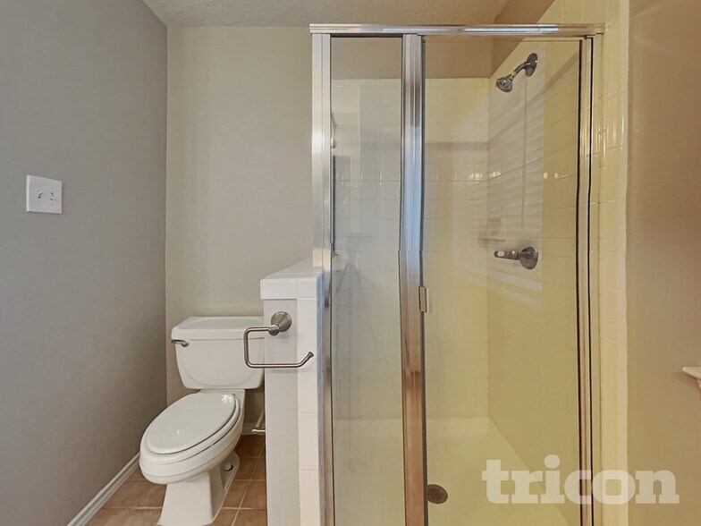 Building Photo - 513 Valley View Dr