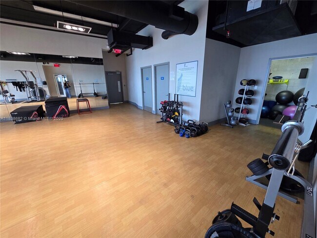 Building Photo - 601 NE 36th St