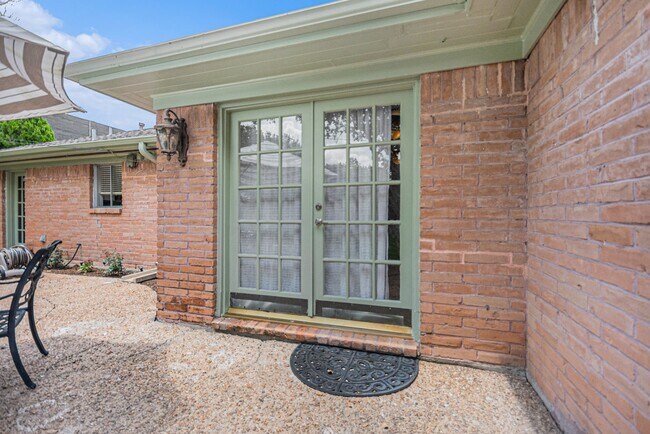 Building Photo - 12847 Memorial Dr