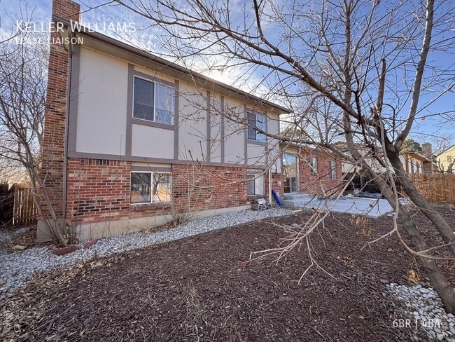 Building Photo - 277 Glenway St