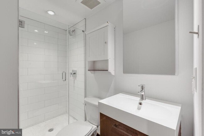 Building Photo - 1701 Tulip St