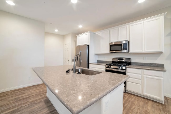 Building Photo - 849 E Sunset Rd