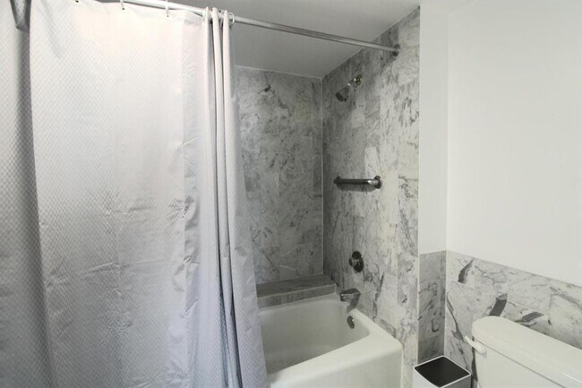 Building Photo - 3900 Galt Ocean Dr