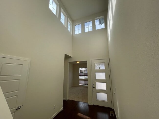 Building Photo - Perfect Location and Perfect Condition!