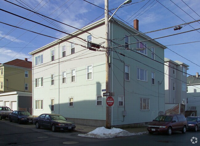 Building Photo - 67 William St