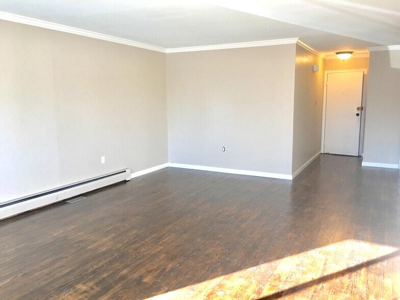 Building Photo - 3643 N Front St