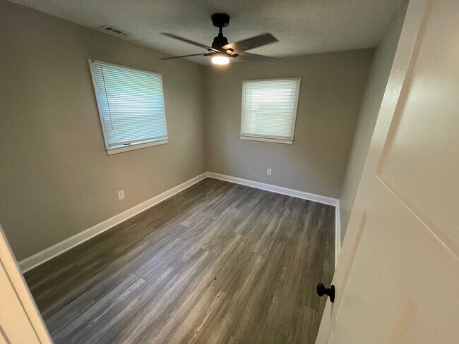Building Photo - Great Location Private Setting Home For Rent