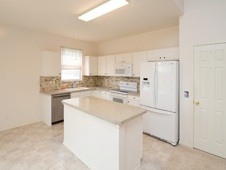 Building Photo - 5018 S 194th Ave