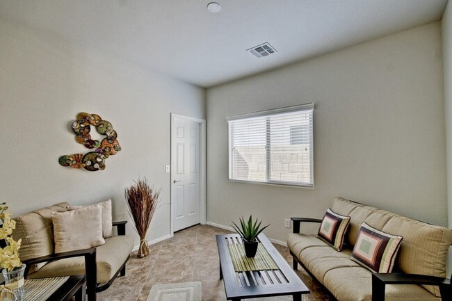 Building Photo - Gorgeous 4 Bed single level home at  Fireside - Norterra