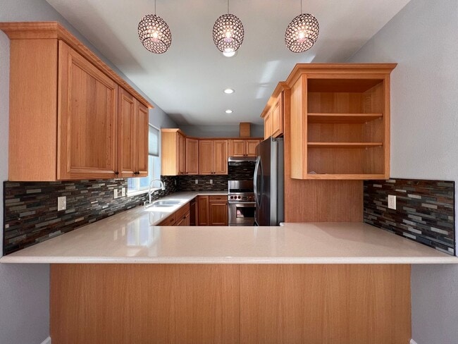 Building Photo - FANTASTIC 2 STORY HOME, 3 bedroom, 2.5 bat...